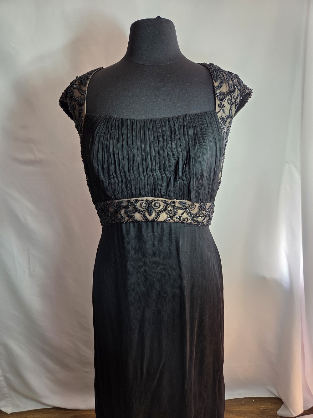Tadashi Collextion Size 14 Elegant Black Beaded Cap-Sleeve Evening Gown